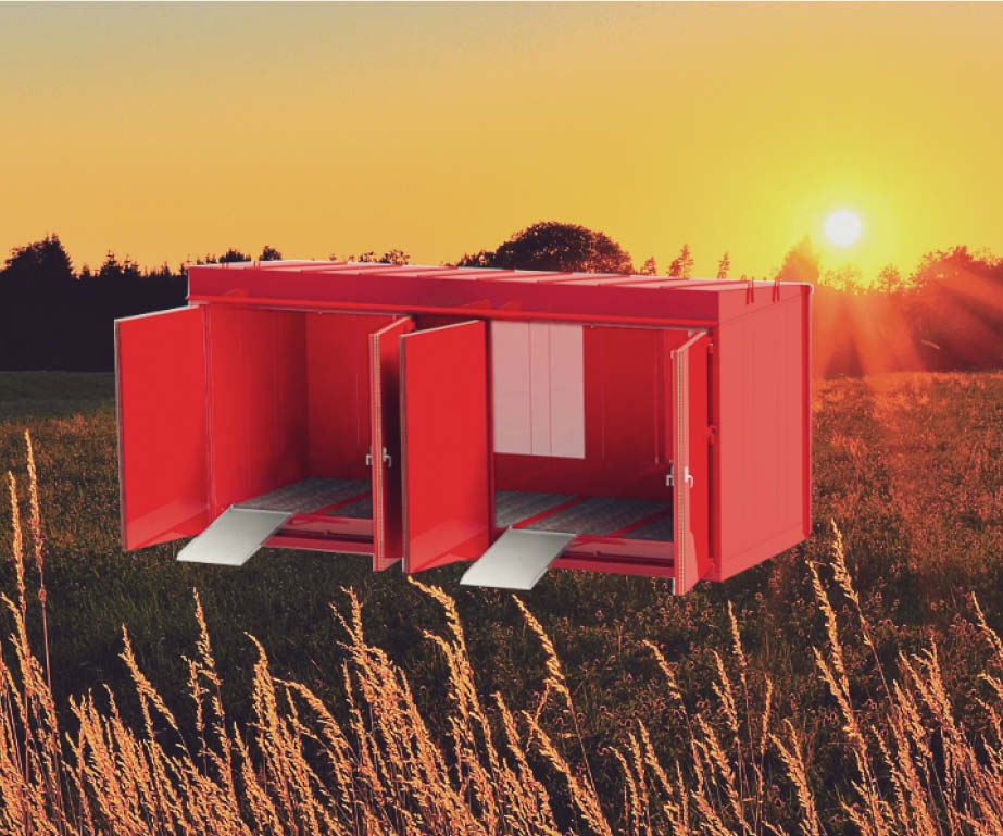 En röd miljöcontainer med dubbla dörrar och påkörningsramper.