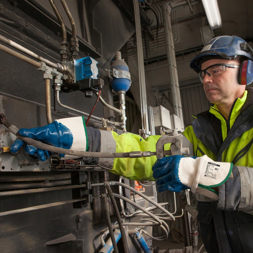 Arbetshandske Tegera 2207, halvdoppad nitril, stl 8