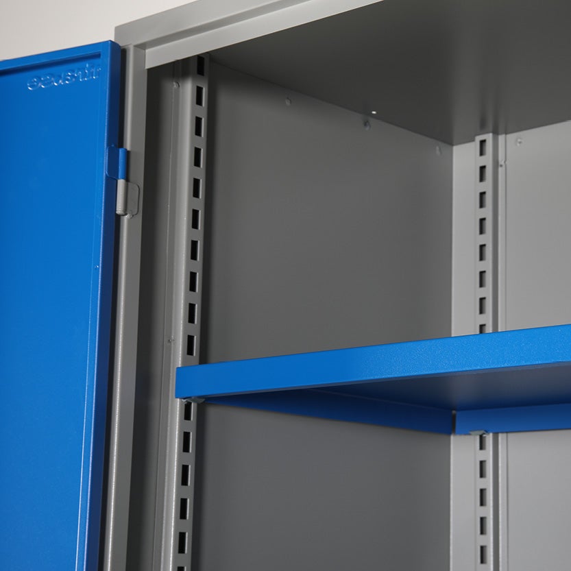 Verkstadsskåp Strong med fyra hyllplan