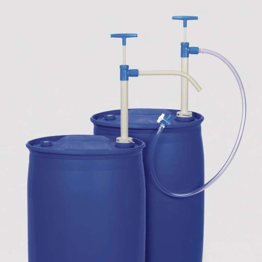 Pump av polypropen (PP) med utloppsslang och kran, för dunkar, fat och IBC - 500